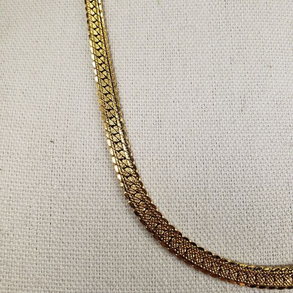 Vintage 1980's Napier Gold Tone Herringbone 22” Etched Both Sides Necklace - Picture 4 of 10